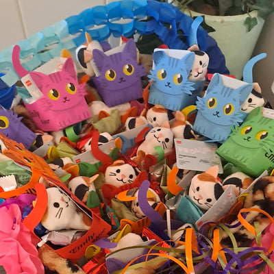 Katten kleuren slinger traktatie van Uitdelen.nu